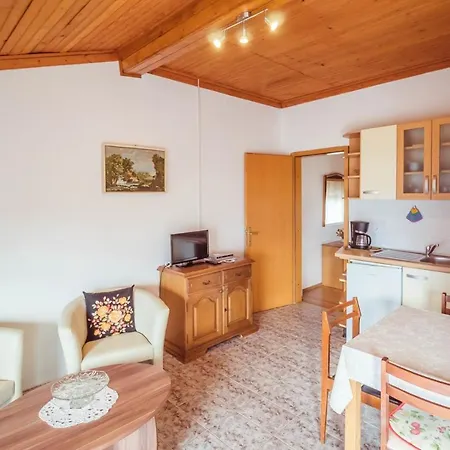 Apartment Luciana 2 *